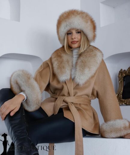 Short Camel jacket with fox fur details