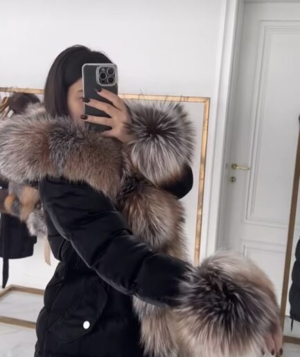 Black shiny parka with argentina fox fur