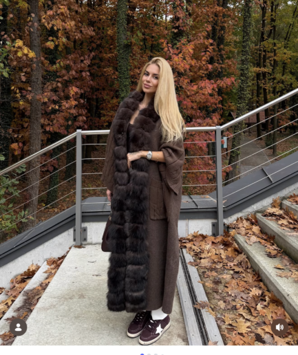 Luxury brown triko with Finland fox fur details